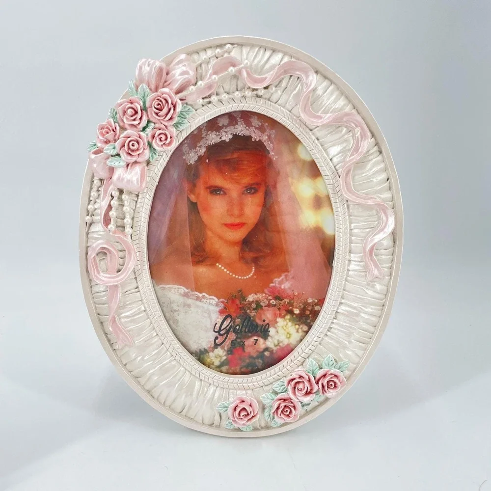 Vintage Wedding Picture photo Frame 90s Floral Oval Resin Elegant Cottagecore